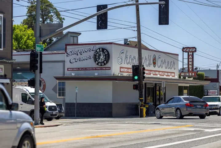 123 Reed Way, Santa Cruz, California 95060