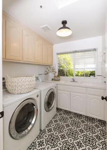 123 Reed Way, Santa Cruz, California 95060