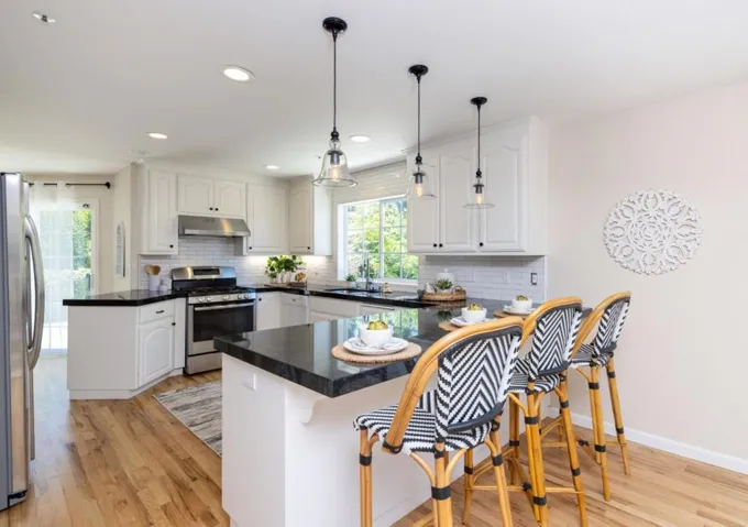 123 Reed Way, Santa Cruz, California 95060