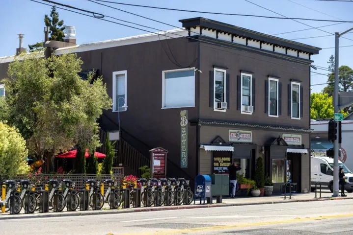 123 Reed Way, Santa Cruz, California 95060