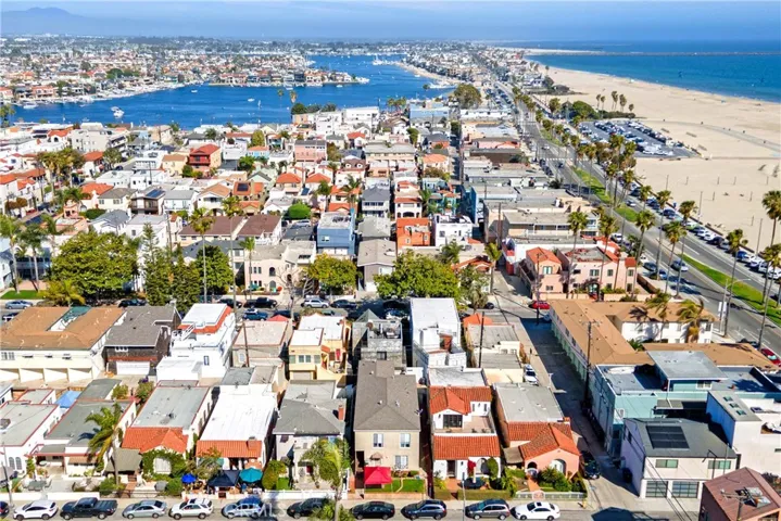 32 La Verne Avenue, Long Beach, California 90803