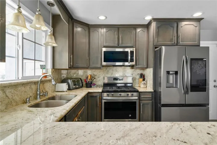 5979 Stanton Avenue, Highland, California 92346