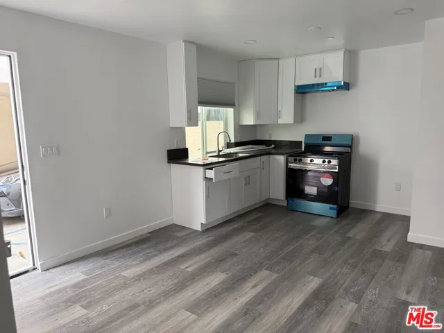 6642 Irvine Avenue, North Hollywood, California 91606