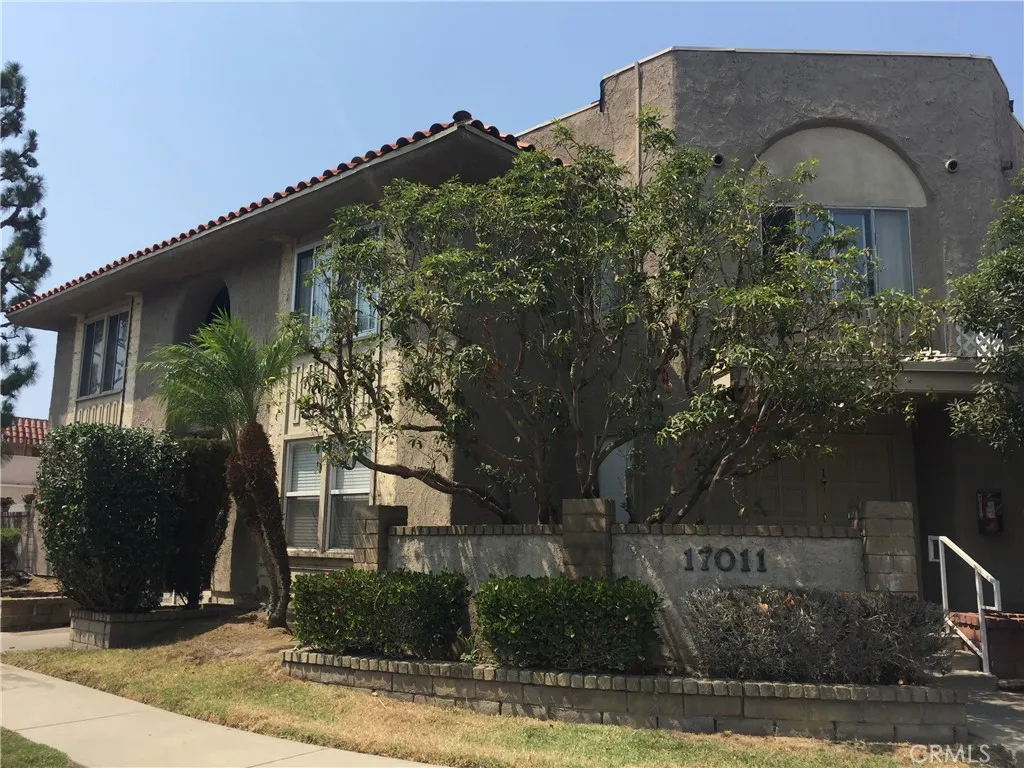 17011 Sims Lane 6, Huntington Beach, California 92649, 2 Bedrooms Bedrooms, ,2 BathroomsBathrooms,Residential Lease,For Rent,Sims,OC25113327