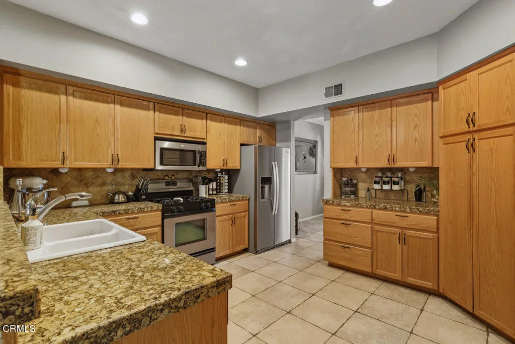 4733 Penrose Avenue, Moorpark, California 93021 home-pic-10