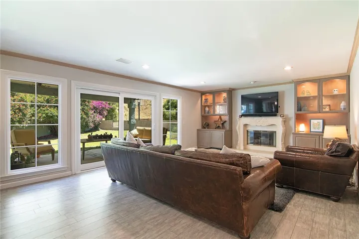 2934 Remy, Burbank, California 91504