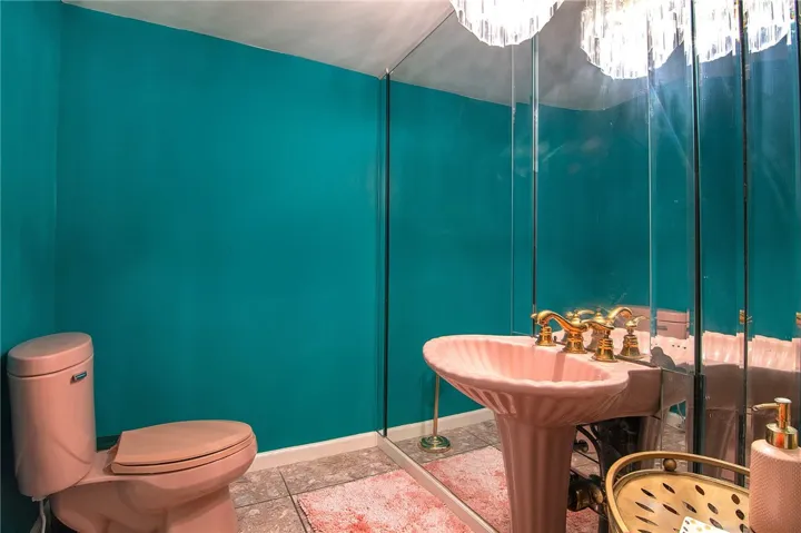1/2 bath downstairs