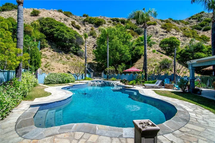 2934 Remy, Burbank, California 91504
