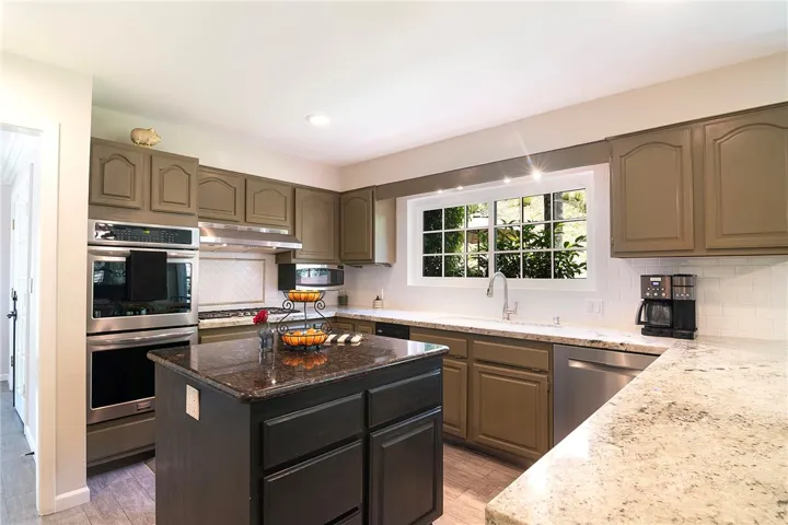 2934 Remy, Burbank, California 91504