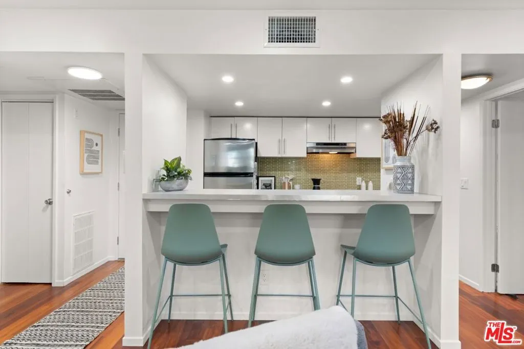 960 Sanborn Avenue 3, Los Angeles, California 90029 home-pic-6