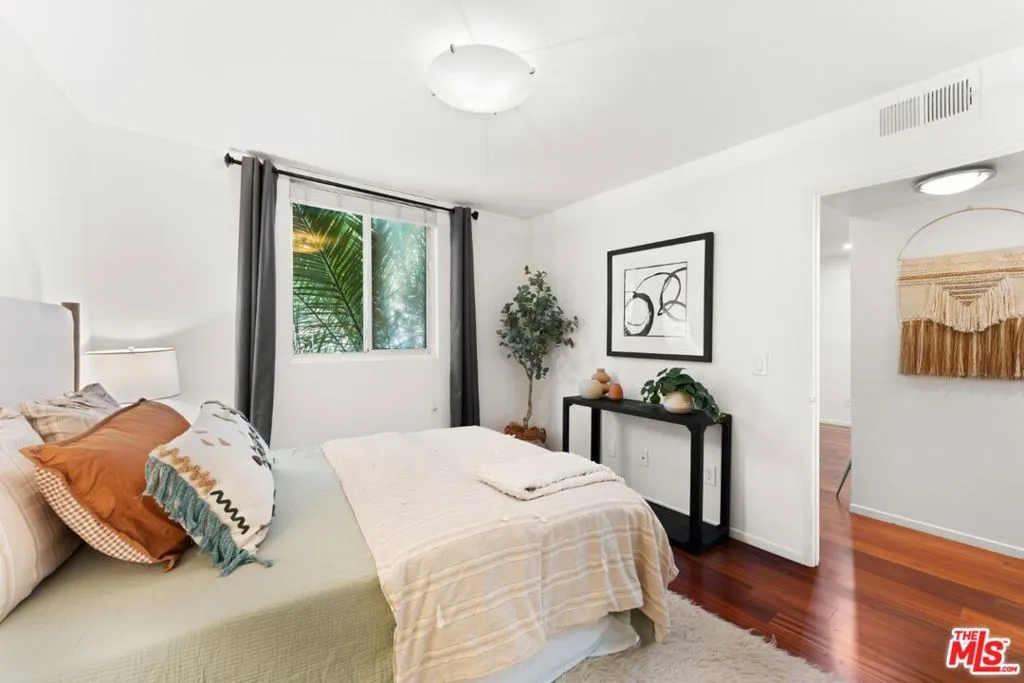 960 Sanborn Avenue 3, Los Angeles, California 90029 home-pic-10