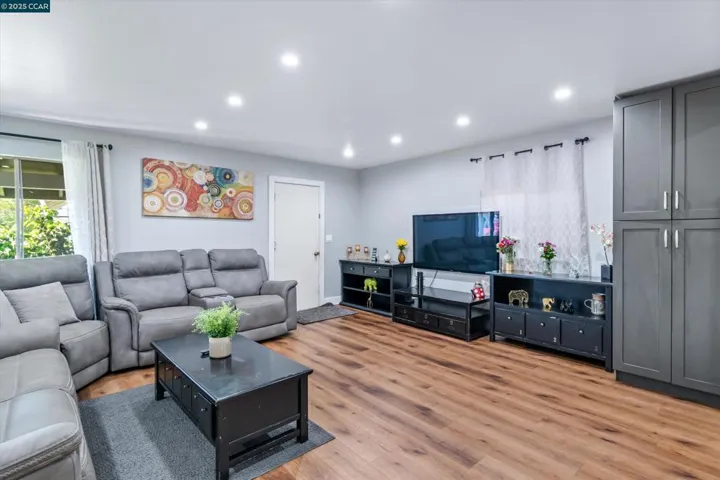 8037 Santa Barbara Dr, Rohnert Park, California 94928