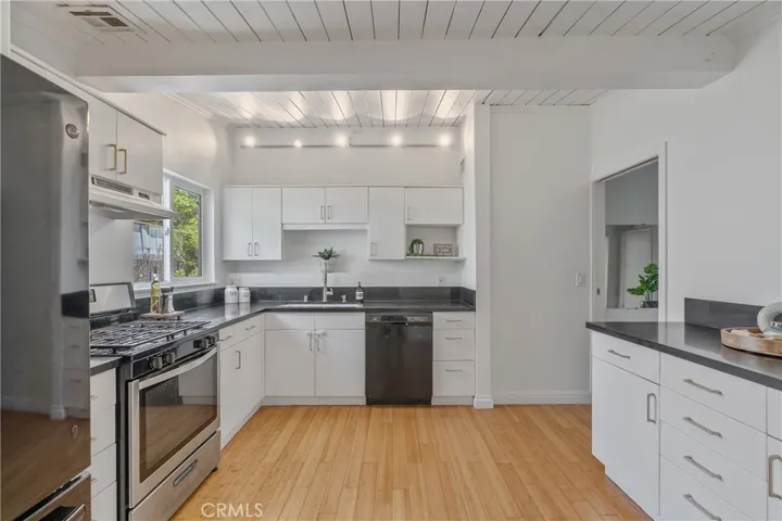 8521 Ranchito Avenue, Panorama City, California 91402