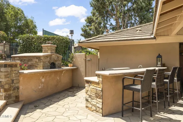 Outdoor kitchen