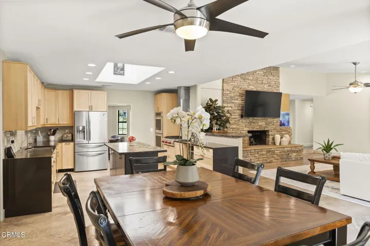 Eat in with kitchen