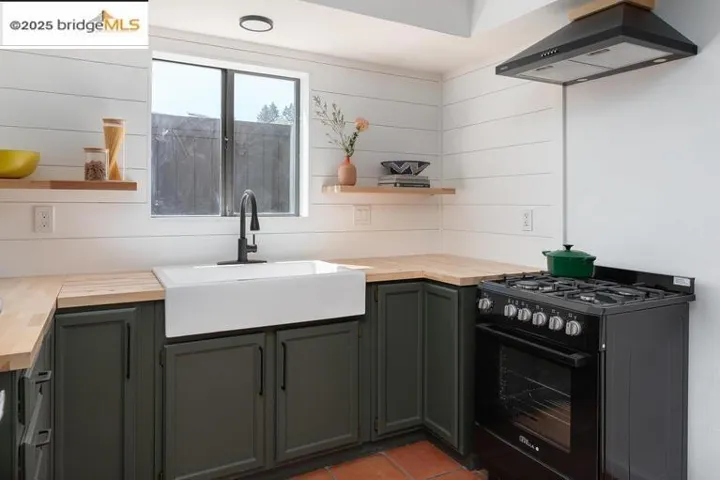 7766 Mirabel Rd, Forestville, California 95436