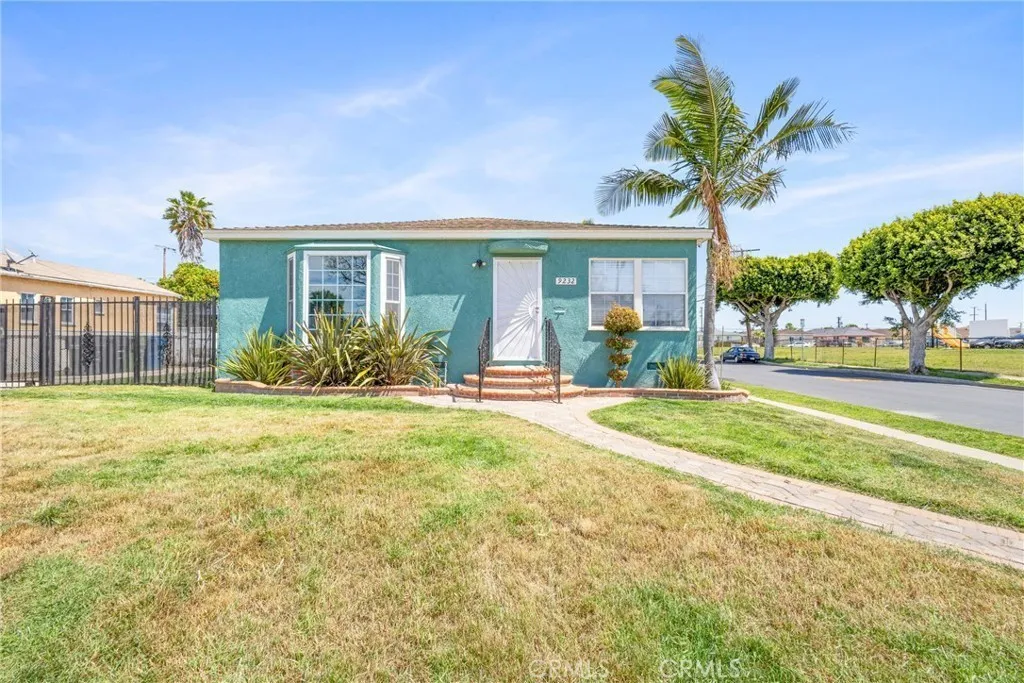 9232 S 7th Avenue, Inglewood, California 90305, 4 Bedrooms Bedrooms, ,3 BathroomsBathrooms,Residential,For Sale,7th,OC25113756