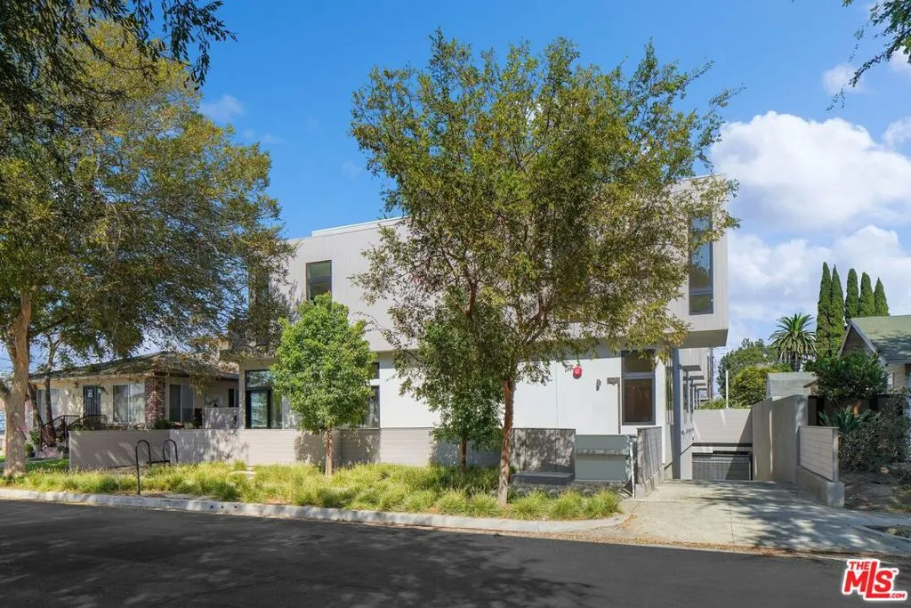 3808 College Ave 6, Culver City, California 90232, 2 Bedrooms Bedrooms, ,3 BathroomsBathrooms,Residential,For Sale,College Ave,25541683