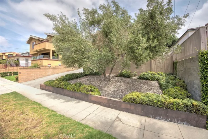 2463 Montrose Avenue, Montrose, California 91020