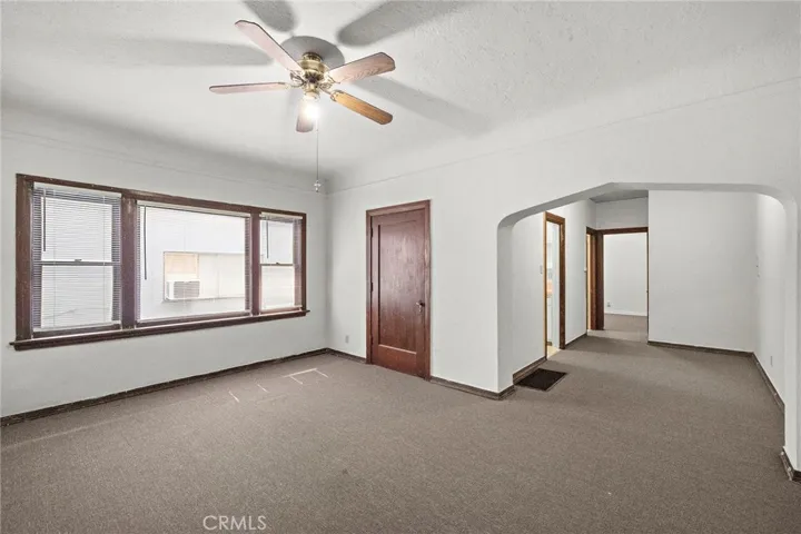 Large 1 br dining area, kitchen & bath