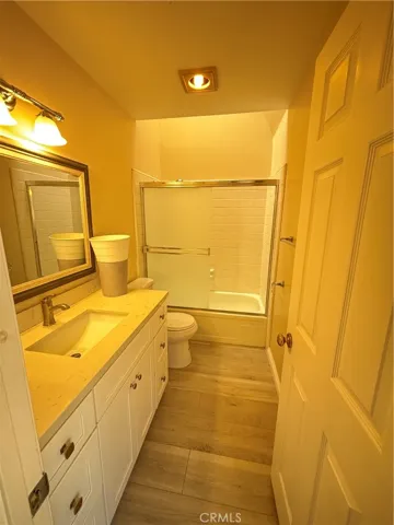27 Dartmouth 26, Irvine, California 92612