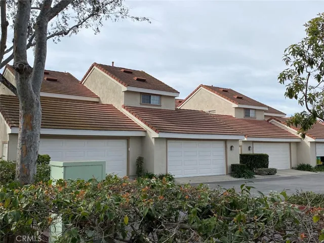27 Dartmouth 26, Irvine, California 92612