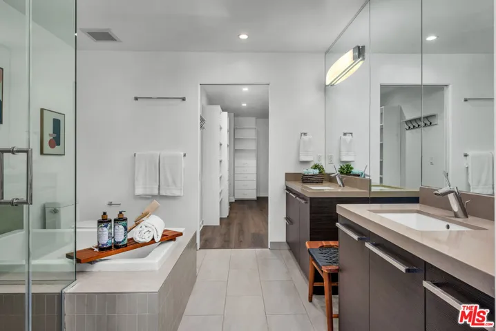 855 N Croft Avenue 309, Los Angeles, California 90069