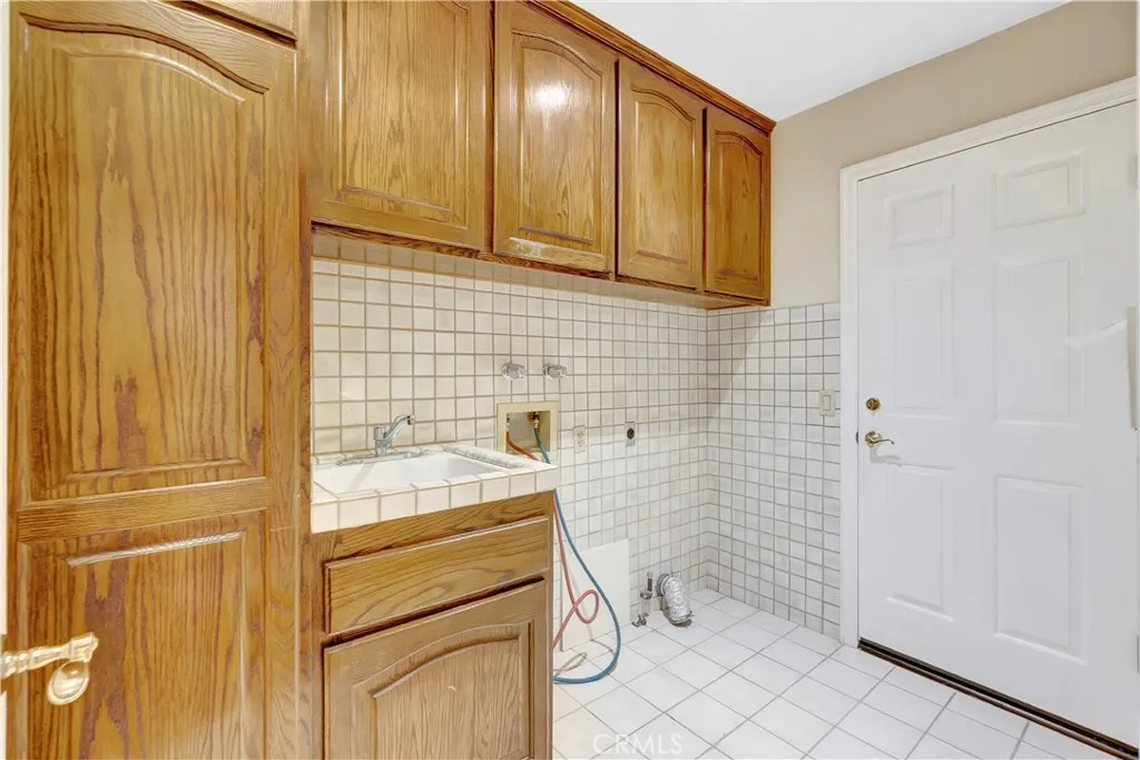 19371 Woodlands Drive, Huntington Beach, California 92648 home-pic-37