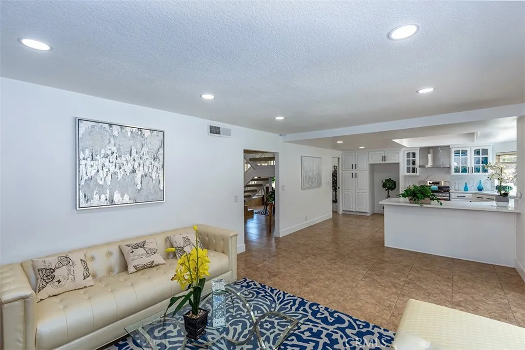 1250 Kinglake Drive, Diamond Bar, California 91789 home-pic-18