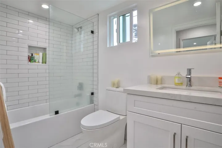 6060 La Prada Street, Los Angeles, California 90042