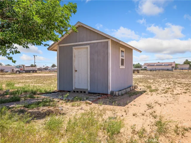 15464 Erie Road, Apple Valley, California 92307