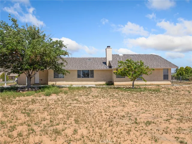 15464 Erie Road, Apple Valley, California 92307
