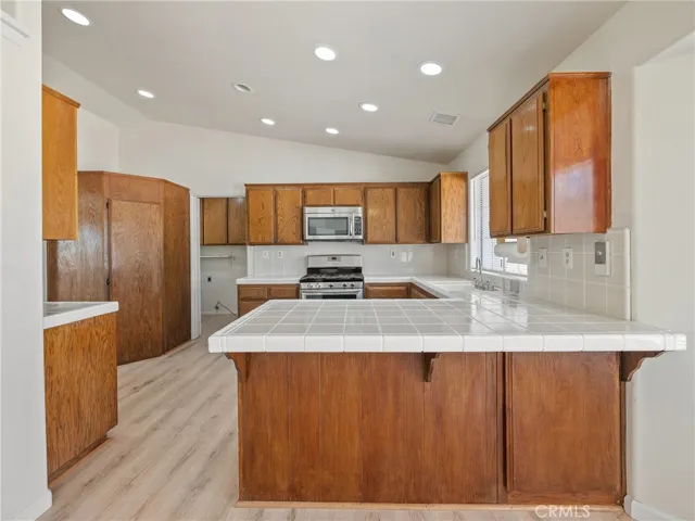 15464 Erie Road, Apple Valley, California 92307