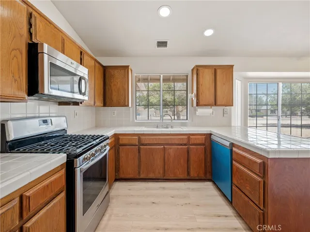 15464 Erie Road, Apple Valley, California 92307
