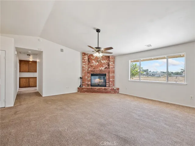 15464 Erie Road, Apple Valley, California 92307