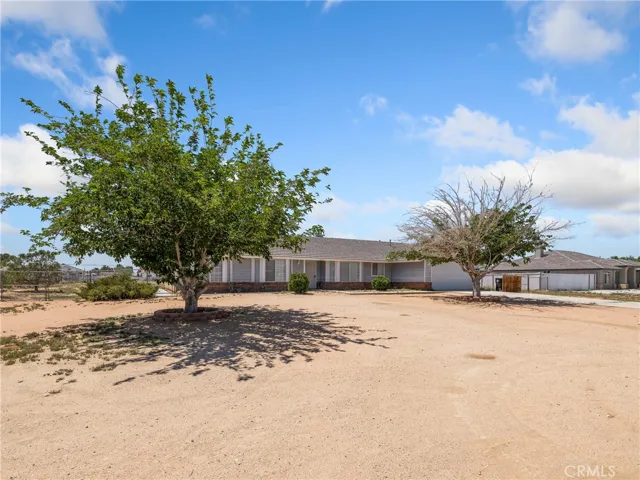 15464 Erie Road, Apple Valley, California 92307
