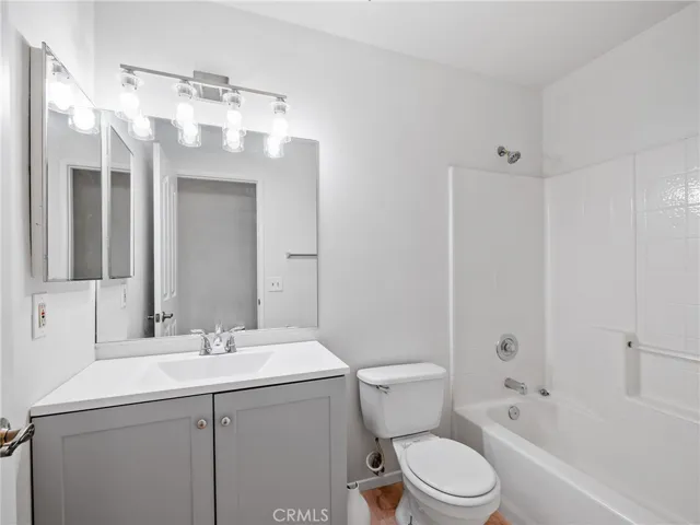15464 Erie Road, Apple Valley, California 92307