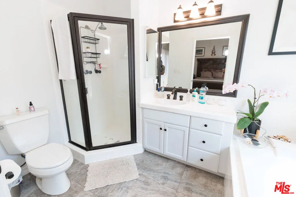 1957 N Bronson Avenue 112, Los Angeles, California 90068 home-pic-17