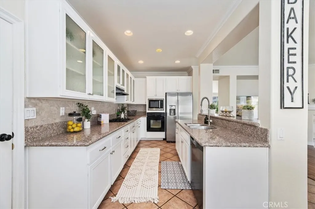 24320 Calle Estancia, Murrieta, California 92562 home-pic-15