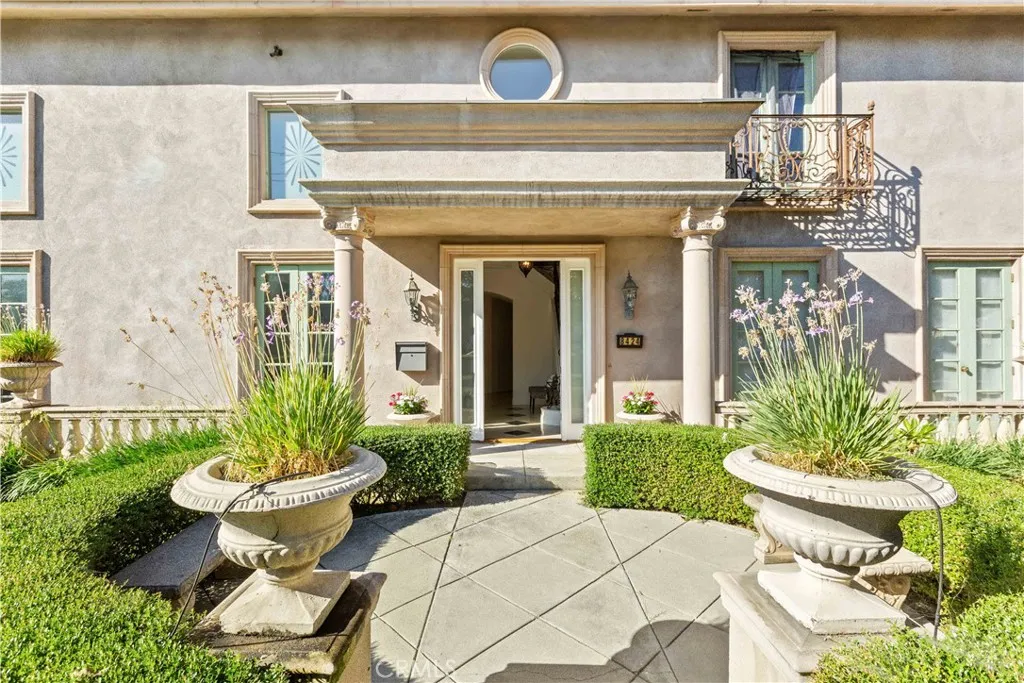 8424 Sunnyslope Drive, San Gabriel, California 91775, 6 Bedrooms Bedrooms, ,5 BathroomsBathrooms,Residential,For Sale,Sunnyslope,AR25114097