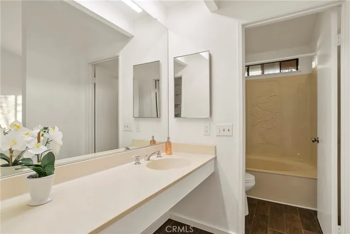 Ensuite Bath of Bedroom 2
