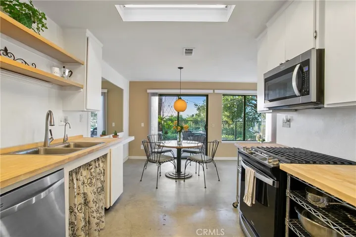 Kitchen to Dining to Outdoor Entertaining