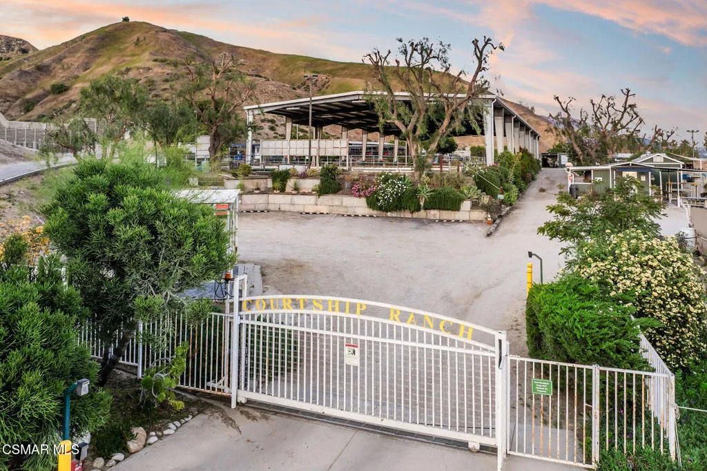 11270 Dominica Avenue, Lakeview Terrace, California 91342 home-pic-1