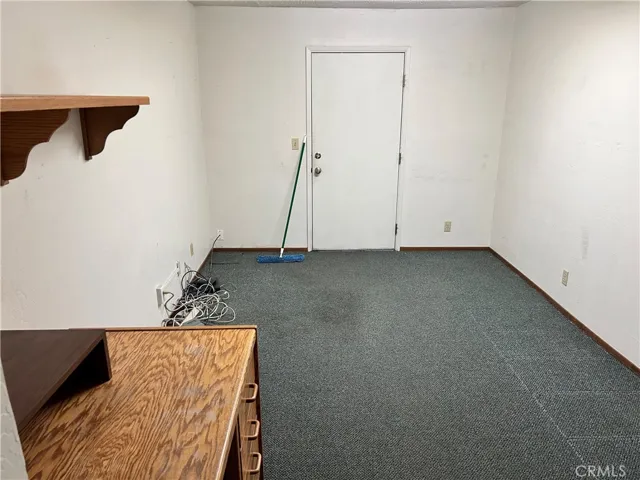 Suite B Work Room