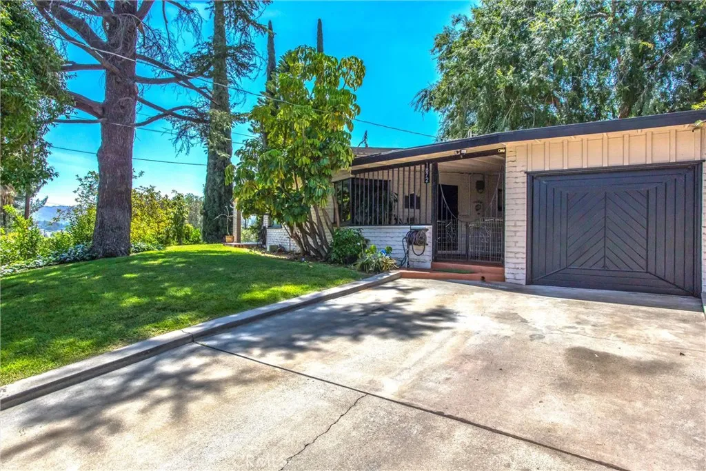 1872 Arroyo Drive, Riverside, California 92506 home-pic-1