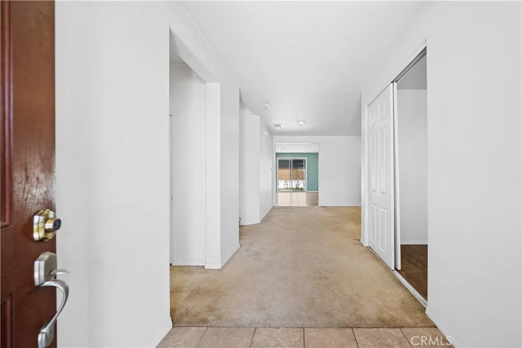 11877 Crossbill Way, Jurupa Valley, California 91752 home-pic-3