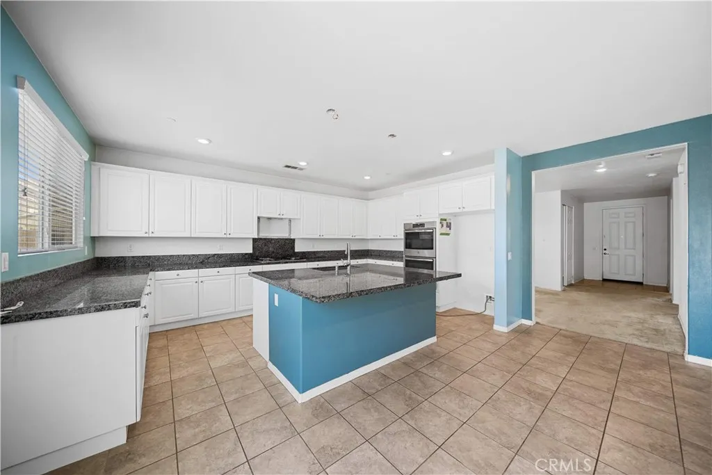 11877 Crossbill Way, Jurupa Valley, California 91752 home-pic-12