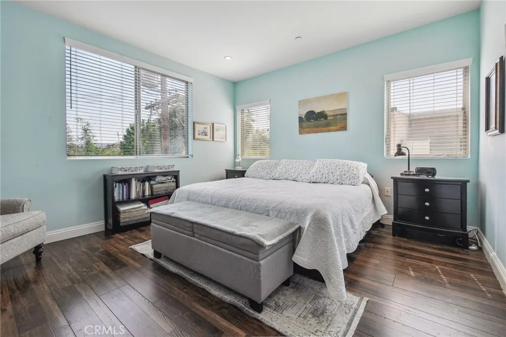 11218 Camarillo Street 305, Toluca Lake, California 91602 home-pic-16