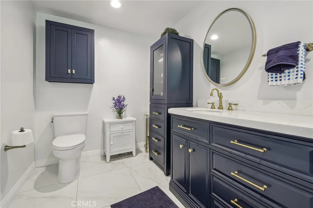 11218 Camarillo Street 305, Toluca Lake, California 91602 home-pic-12