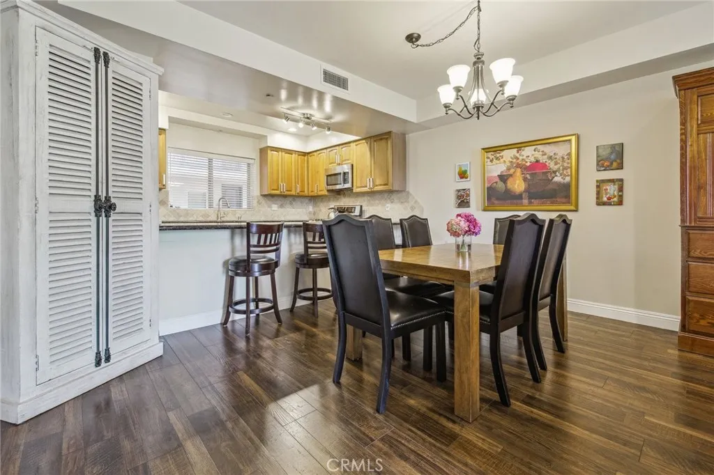 11218 Camarillo Street 305, Toluca Lake, California 91602 home-pic-5